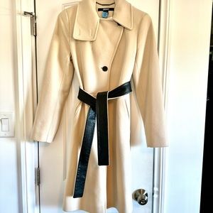 Donna Karan New York gorgeous wool and cashmere winter coat. Bone white. Size 4